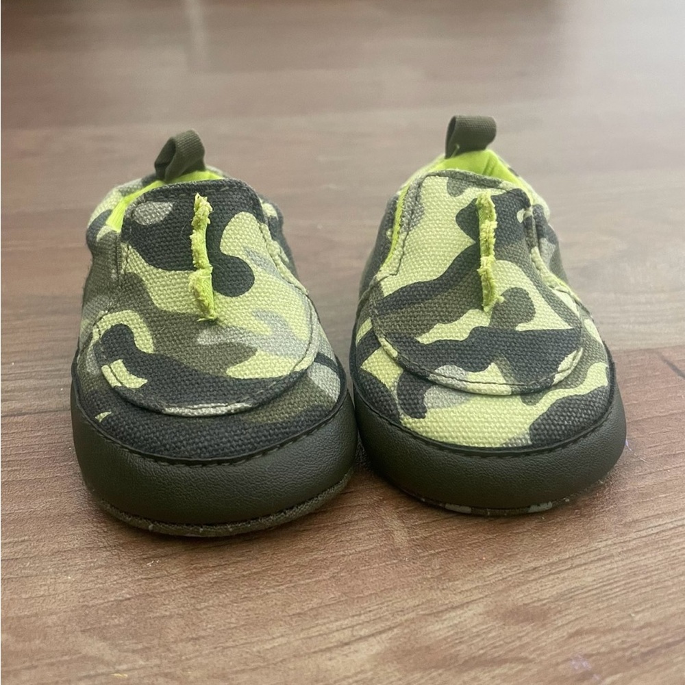 Dinosaur baby shoes